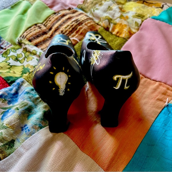 Upcycled Custom Painted Black Pumps Yellow Bottoms
Science & Lab Theme Heels 7.5 - Picture 6 of 10